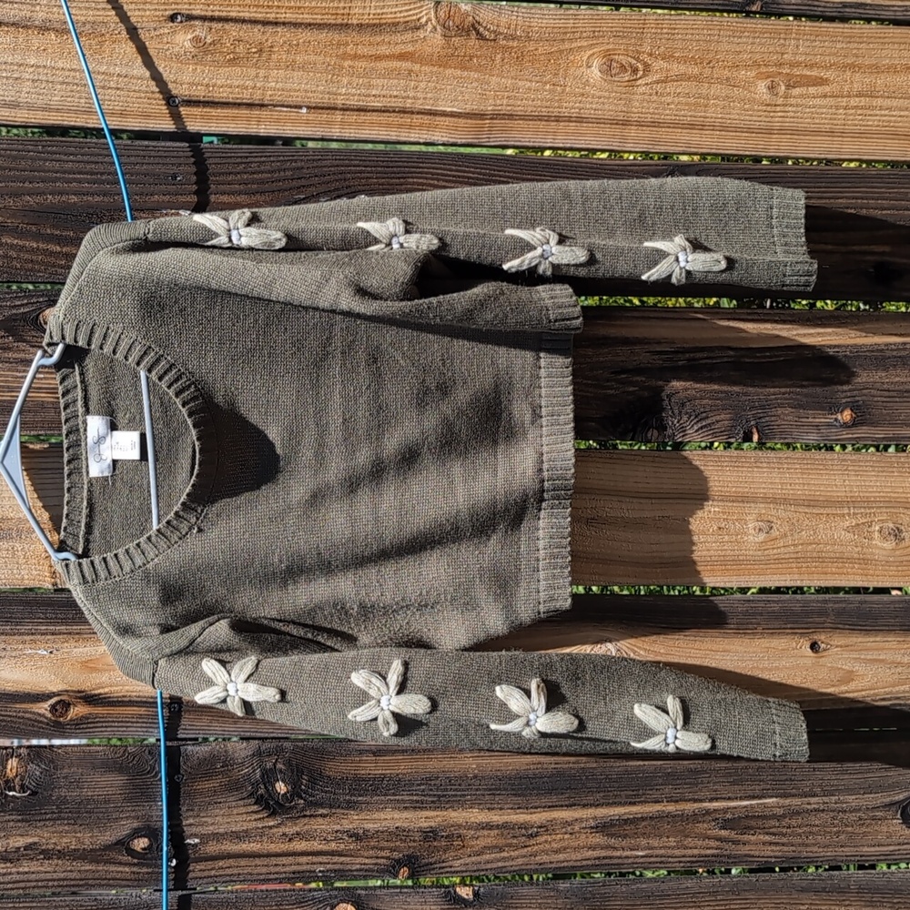 Jessica Simpson Green Crew Neck Sweater with Modern Design